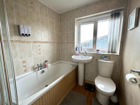 4 bedroom Semi-detached house for sale in Heath Acres, Darlaston, Wednesbury, WS10