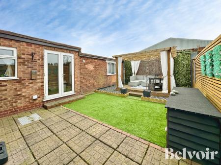 4 bedroom Semi-detached house for sale in Heath Acres, Darlaston, Wednesbury, WS10