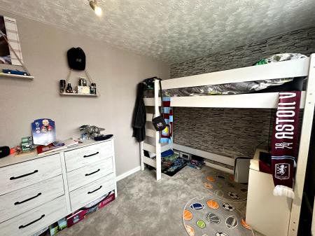 4 bedroom Semi-detached house for sale in Heath Acres, Darlaston, Wednesbury, WS10