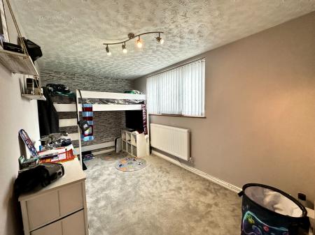 4 bedroom Semi-detached house for sale in Heath Acres, Darlaston, Wednesbury, WS10