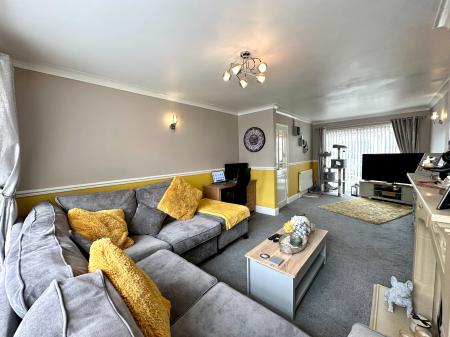 4 bedroom Semi-detached house for sale in Heath Acres, Darlaston, Wednesbury, WS10