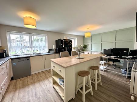 4 bedroom Detached house for sale in Centenary Lane, Wednesbury, Wednesbury, WS10