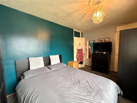 2 bedroom Semi-detached house for sale in Stonehouse Crescent, Sandwell, Wednesbury, WS10