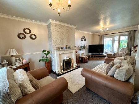 2 bedroom Semi-detached house for sale in Stonehouse Crescent, Sandwell, Wednesbury, WS10