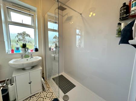 2 bedroom Semi-detached house for sale in Stonehouse Crescent, Sandwell, Wednesbury, WS10