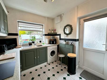 2 bedroom Semi-detached house for sale in Stonehouse Crescent, Sandwell, Wednesbury, WS10