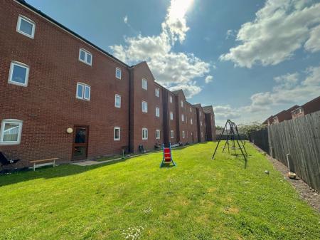 2 bedroom Flat for sale in Tame Crossing, Wednesbury, Wednesbury, WS10