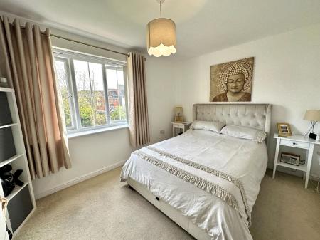 2 bedroom Apartment for sale in Wedgbury Close, Wednesbury, WS10