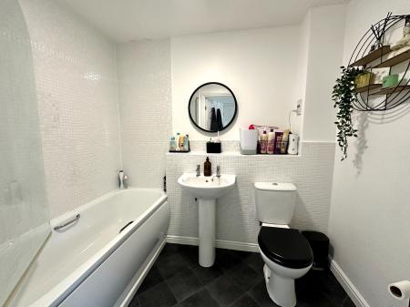 2 bedroom Apartment for sale in Wedgbury Close, Wednesbury, WS10