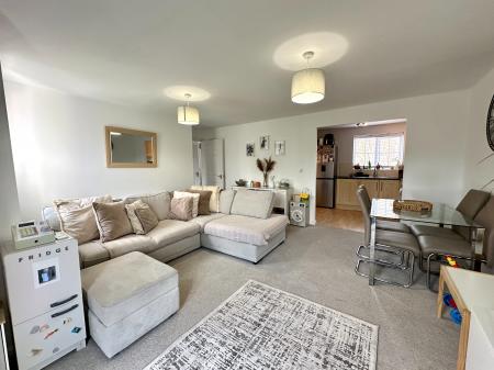 2 bedroom Apartment for sale in Wedgbury Close, Wednesbury, WS10