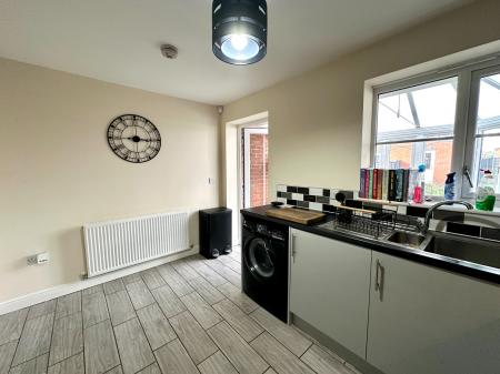 4 bedroom Semi-detached house for sale in Bilston Road, Sandwell, Wednesbury, WS10