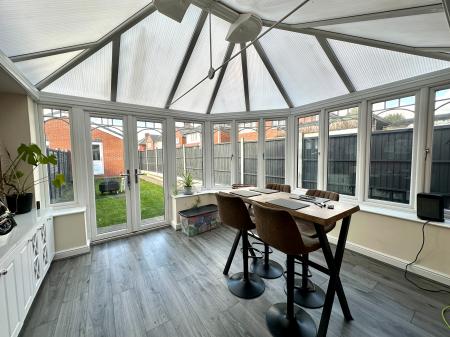 4 bedroom Semi-detached house for sale in Bilston Road, Sandwell, Wednesbury, WS10