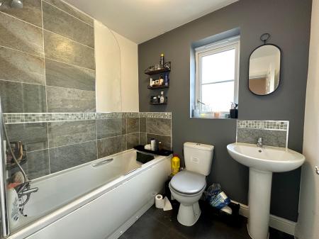 4 bedroom Semi-detached house for sale in Bilston Road, Sandwell, Wednesbury, WS10