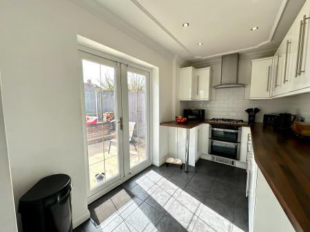 3 bedroom End of terrace house for sale in Carrington Road, Sandwell, Wednesbury, WS10