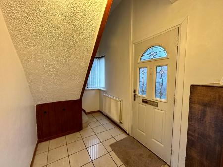 4 bedroom Semi-detached house to let in Large Avenue, Wednesbury, WS10