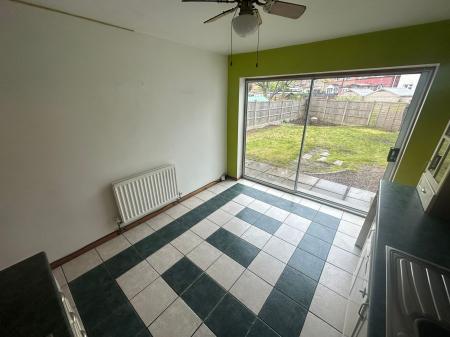 4 bedroom Semi-detached house to let in Large Avenue, Wednesbury, WS10