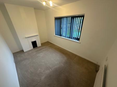 4 bedroom Semi-detached house to let in Large Avenue, Wednesbury, WS10