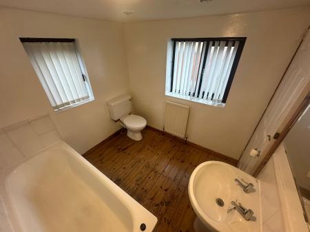 4 bedroom Semi-detached house to let in Large Avenue, Wednesbury, WS10