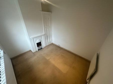 4 bedroom Semi-detached house to let in Large Avenue, Wednesbury, WS10