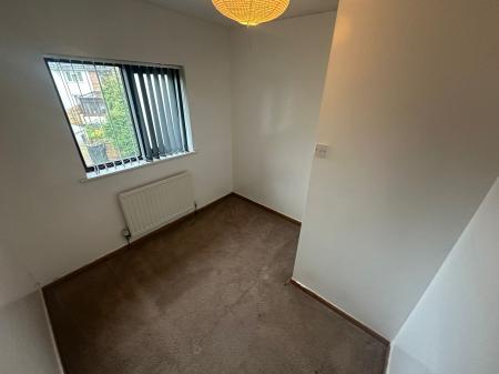 4 bedroom Semi-detached house to let in Large Avenue, Wednesbury, WS10