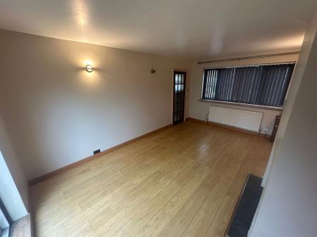 4 bedroom Semi-detached house to let in Large Avenue, Wednesbury, WS10