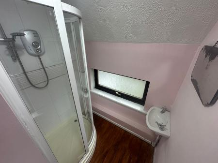 4 bedroom Semi-detached house to let in Large Avenue, Wednesbury, WS10