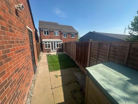 3 bedroom Semi-detached house to let in Jonah Drive,, Tipton, DY4