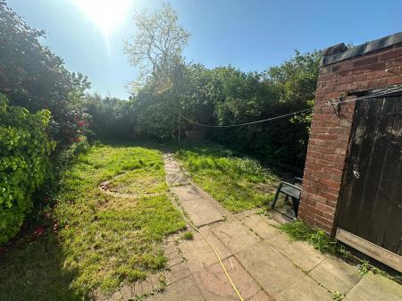 3 bedroom Semi-detached house to let in Collins Road, Wednesbury, WS10
