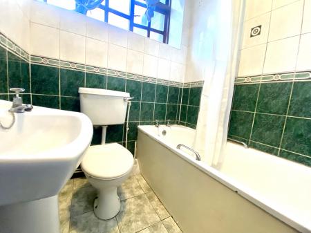 1 bedroom Studio flat to let in Spring Head, Wednesbury, WS10