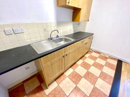 1 bedroom Studio flat to let in Spring Head, Wednesbury, WS10
