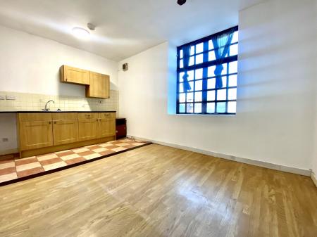 1 bedroom Studio flat to let in Spring Head, Wednesbury, WS10