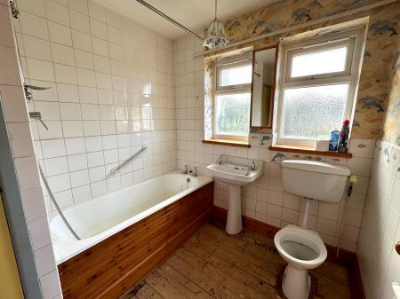 3 bedroom Semi-detached house for sale in Kelverley Grove, West Bromwich, B71