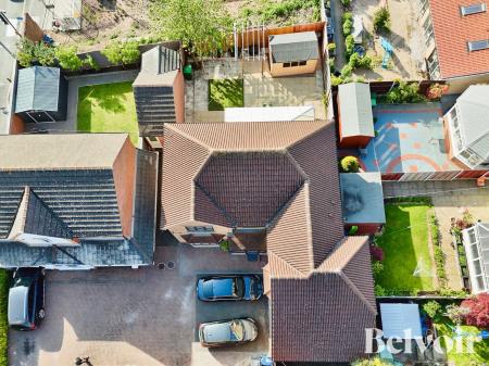 6 bedroom Detached house for sale in The Leasowes, Great Bridge, Tipton, DY4