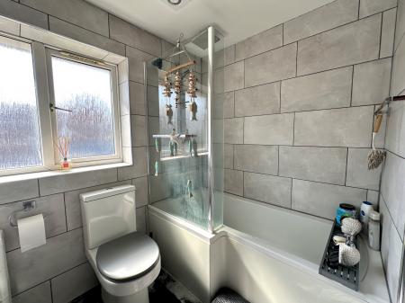 6 bedroom Detached house for sale in The Leasowes, Great Bridge, Tipton, DY4
