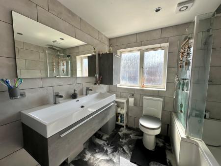 6 bedroom Detached house for sale in The Leasowes, Great Bridge, Tipton, DY4