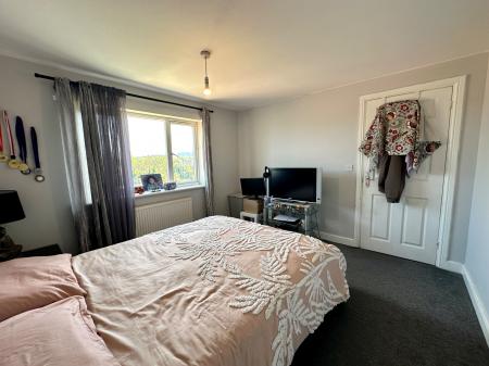 6 bedroom Detached house for sale in The Leasowes, Great Bridge, Tipton, DY4