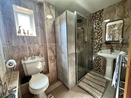 6 bedroom Detached house for sale in The Leasowes, Great Bridge, Tipton, DY4