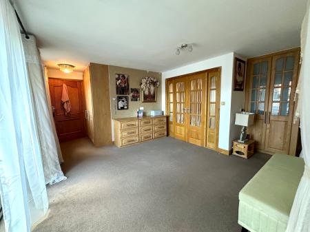6 bedroom Detached house for sale in The Leasowes, Great Bridge, Tipton, DY4