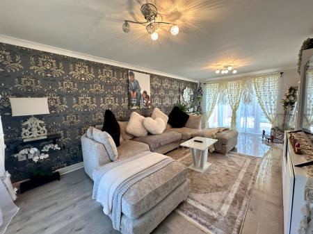 6 bedroom Detached house for sale in The Leasowes, Great Bridge, Tipton, DY4