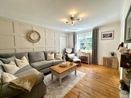 4 bedroom Semi-detached house for sale in Woden Road West, Wednesbury, Wednesbury, WS10