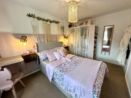 4 bedroom Semi-detached house for sale in Woden Road West, Wednesbury, Wednesbury, WS10