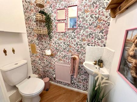 4 bedroom Semi-detached house for sale in Woden Road West, Wednesbury, Wednesbury, WS10