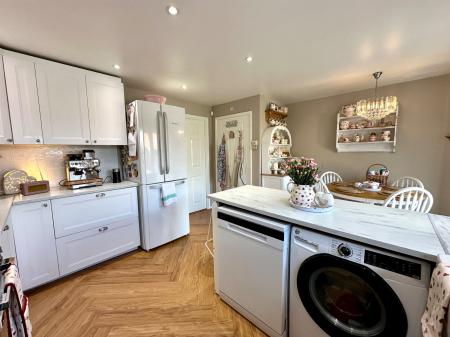 4 bedroom Semi-detached house for sale in Woden Road West, Wednesbury, Wednesbury, WS10