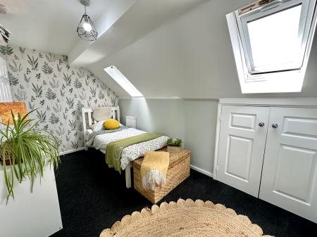 4 bedroom Semi-detached house for sale in Woden Road West, Wednesbury, Wednesbury, WS10
