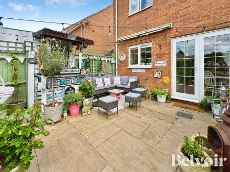 4 bedroom Semi-detached house for sale in Woden Road West, Wednesbury, Wednesbury, WS10