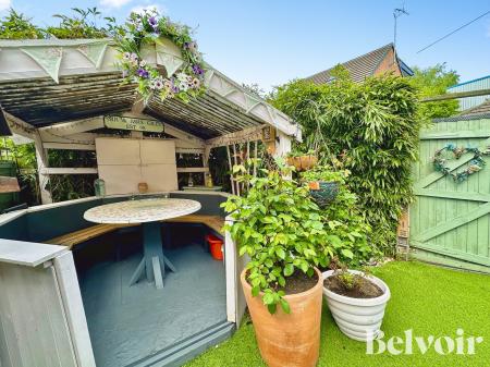 4 bedroom Semi-detached house for sale in Woden Road West, Wednesbury, Wednesbury, WS10
