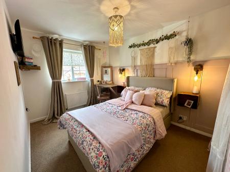 4 bedroom Semi-detached house for sale in Woden Road West, Wednesbury, Wednesbury, WS10