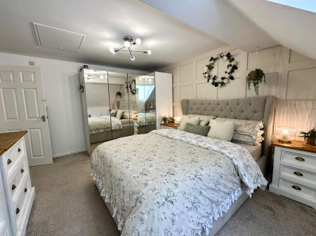 4 bedroom Semi-detached house for sale in Woden Road West, Wednesbury, Wednesbury, WS10