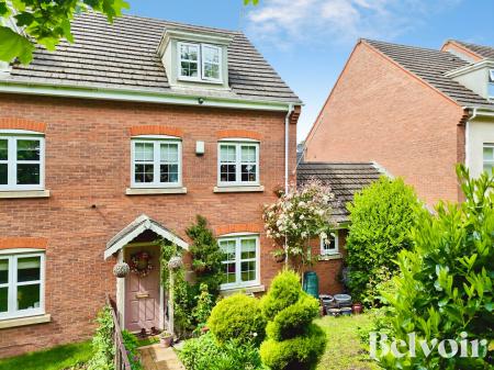 4 bedroom Semi-detached house for sale in Woden Road West, Wednesbury, Wednesbury, WS10