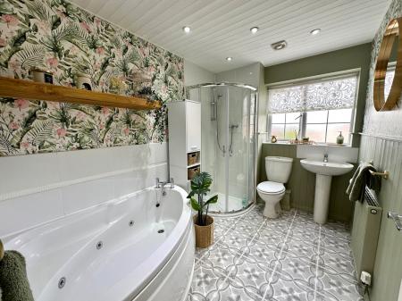 4 bedroom Semi-detached house for sale in Woden Road West, Wednesbury, Wednesbury, WS10